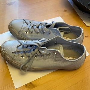 Converse size 9 woman’s
